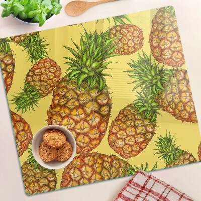 Velika daska za rezanje Ananas na žutoj pozadini
