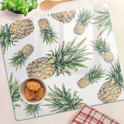 Staklena daska za rezanje Ananas na bijeloj pozadini
