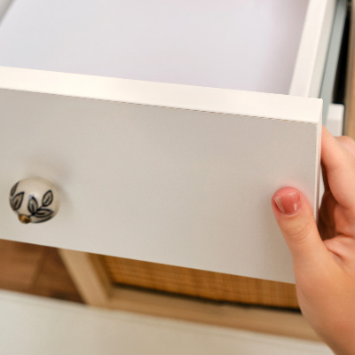 Klijuojama plėvelė baldams Gryna balta