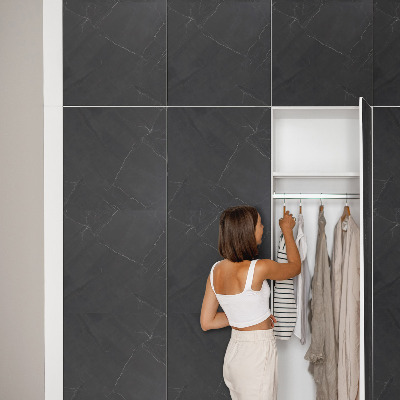 Klijuojama plėvelė baldams Juodas marmuras