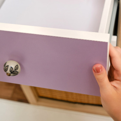 Dekoratyvinė plėvelė baldams Šviesiai violetinė