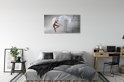Fotografija na staklu Žena pleše u bijelom materijalu