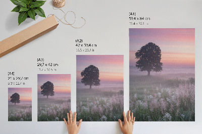 Dekorativni plakat Usamljeno drvo u magli, pastelne boje neba