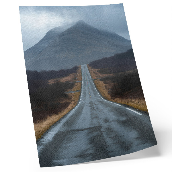 Dekorativni plakat Oblačne planine, gruba cesta, mirna atmosfera