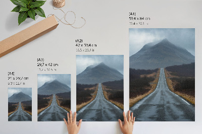Dekorativni plakat Oblačne planine, gruba cesta, mirna atmosfera