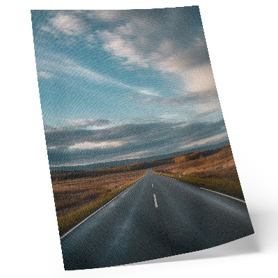 Zidni plakat Cesta kroz jesensku ravnicu pod plavim nebom