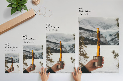 Dekorativni plakat Šalica ruka jantarna tvar planine snijeg