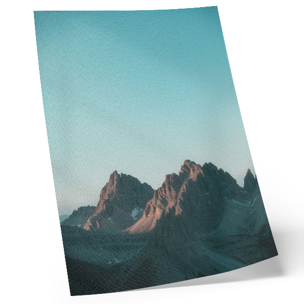Plakat Impresivne planine pod vedrim plavim nebom