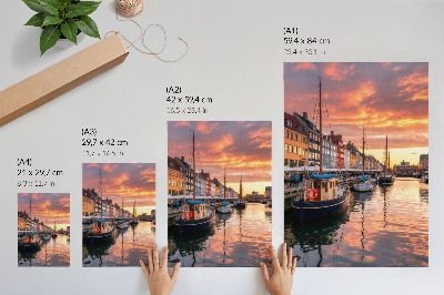 Dekorativni plakat Šarene stambene kuće, odrazi vode, toplina neba