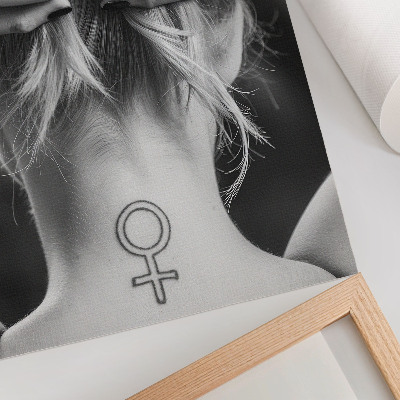 Dekorativni plakat Crno-bijela elegancija, minimalizam, simbol ženstvenosti
