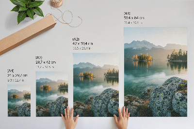 Plakat Planine, jezero, otok, maglovito jutro