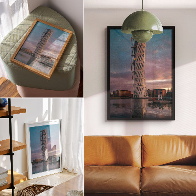 Tisak na platno Moderni toranj uz pozadinu zalaska sunca