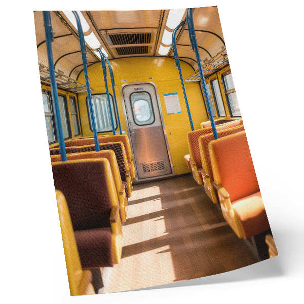 Zidni plakat Žuta unutrašnjost vagona s narančastim sjedalima