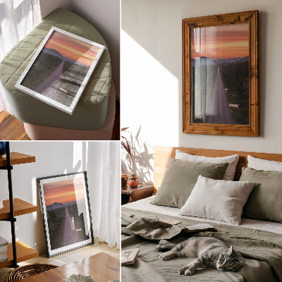 Plakat Ravna cesta kroz šumu u pastelnom zalasku sunca