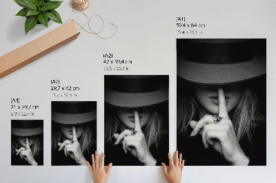 Plakat Tajanstvena figura šešir tišina nježnost