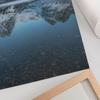 Zidni plakat Simetrične zimske planine ogledaju se u jezeru