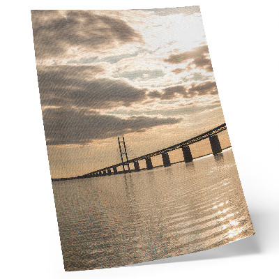 Plakat Most preko vode u svjetlu zalazećeg sunca