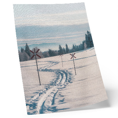 Plakat Zimski krajolik, skijaške staze, planine, drveće, nebo