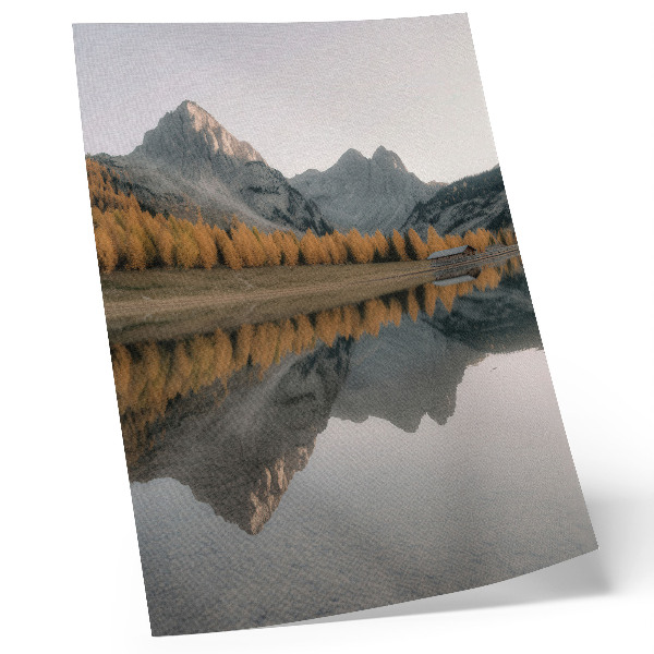 Plakat Mirno jezero jesen drveće odraz planine priroda