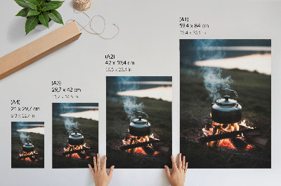 Zidni plakat Čajnik iznad vatre u šumi uz jezero