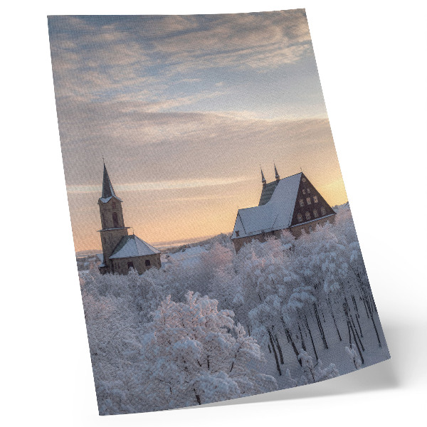 Dekorativni plakat Zimski krajolik sa crkvom prekrivenom snijegom