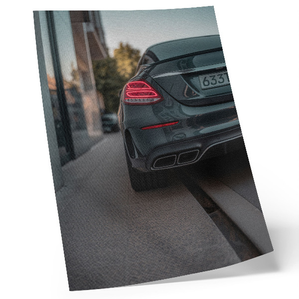 Plakat Elegantni automobil u urbanom prostoru