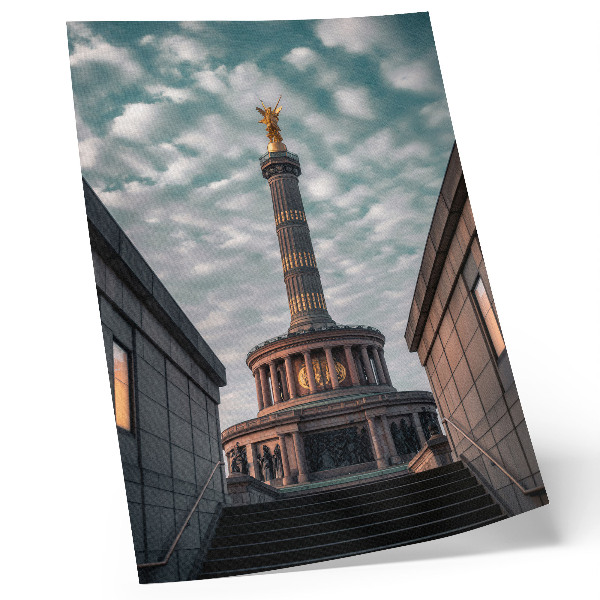 Dekorativni plakat Elegantni stup s anđelom i moderna arhitektura