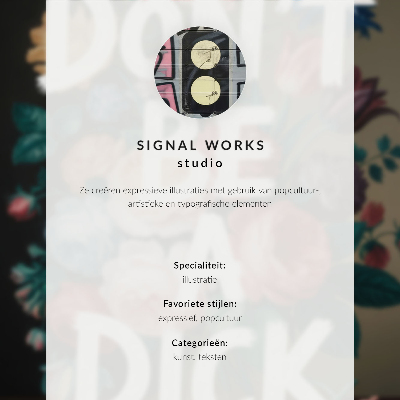 Zidni plakat Šareno cvijeće s bijelim slovima učinkovito kontrastira