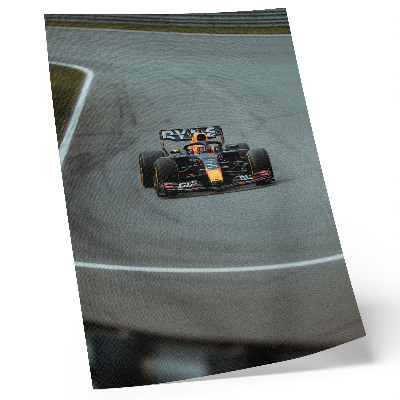 Dekorativni plakat Trkaći automobil na stazi pun dinamike