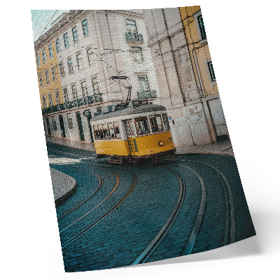 Dekorativni plakat Žuti tramvaj na zavoju u gradskoj ulici