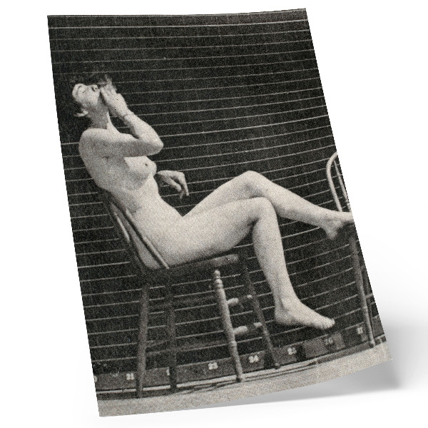 Dekorativni plakat Žena sjedi gola na stolici i puši cigaretu, Eadweard Muybridge