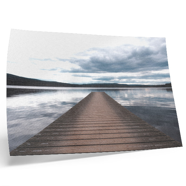 Stilski zidni plakat Slikovito pristanište uz jezero s pogledom na planine