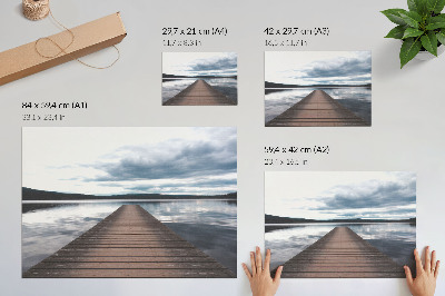 Stilski zidni plakat Slikovito pristanište uz jezero s pogledom na planine