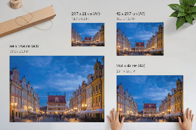 Stilski zidni plakat Povijesne stambene kuće u večernjim satima sa šarenim svjetlima