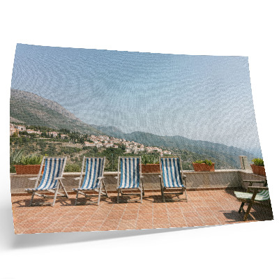 Plakat Ležaljke na terasi s pogledom na planine