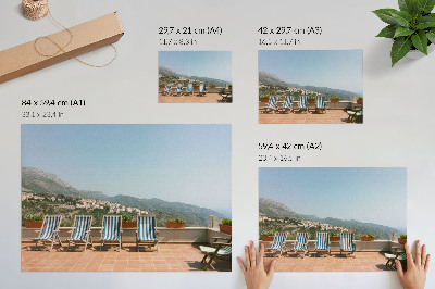 Plakat Ležaljke na terasi s pogledom na planine