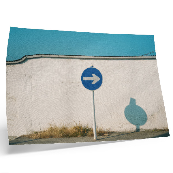 Plakat na platnu Minimalistički znak naspram bijelog zida