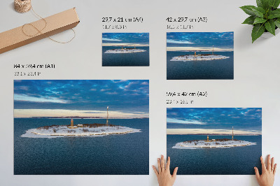 Plakat na platnu Zimski otok sa svjetionikom i plavim morem