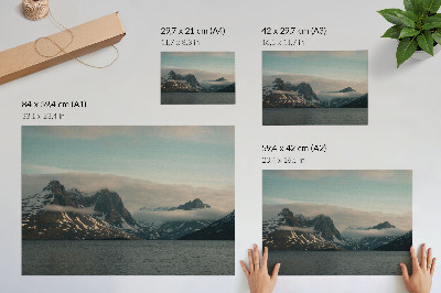 Umjetnički print Monumentalne planine u sjeni mira i oblaka