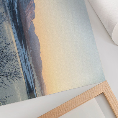 Umjetnički print Zimski krajolik planina, vode, drveća u sumrak