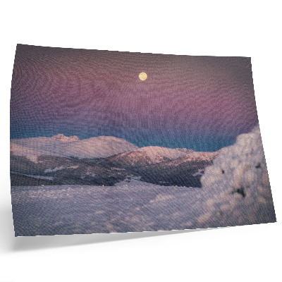 Umjetnički print Pastelno ružičasti mjesec prekriven snijegom