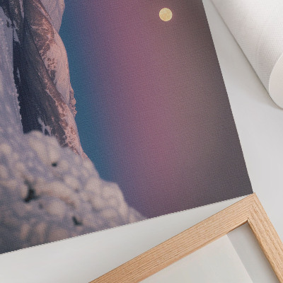 Umjetnički print Pastelno ružičasti mjesec prekriven snijegom
