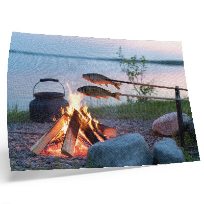 Plakat na platnu Lomača uz jezero, riba na štapićima, naravno