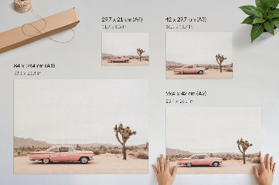 Umjetnički print Retro automobil u pustinji pored usamljenog drveta