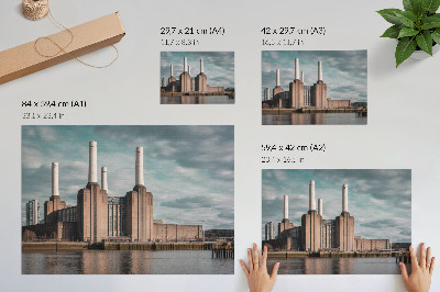 Umjetnički print Impresivna građevina s dimnjacima iznad rijeke