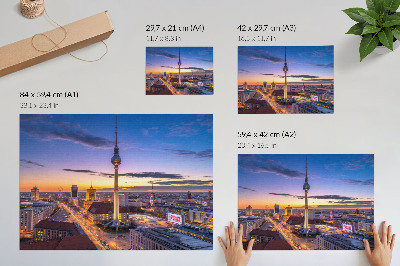 Plakat Grad u večernjim satima s prekrasnim bojama zalaska sunca