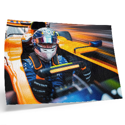 Plakat na platnu Vozač u trkaćem automobilu punom brzine i energije