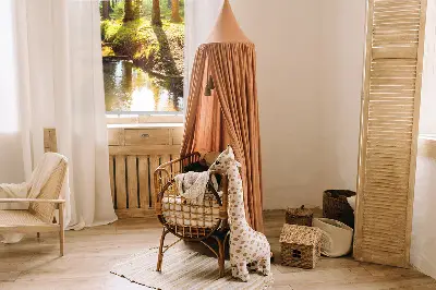 Unutarnja rolo zavjesa za prozor Sunce koje sija kroz drveće