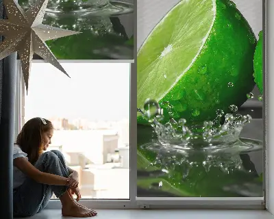 Zatamnjujuća rolo zavjesa za balkonska vrata Limete u vodi