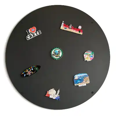 Magnetska ploča za magnete s putovanja okrugla crne boje